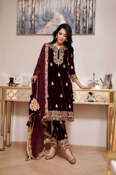 Maroon organza dupatta with dori embroidery